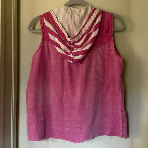 Pink Hooded Sleeveless Vest - Picture 2 of 4
